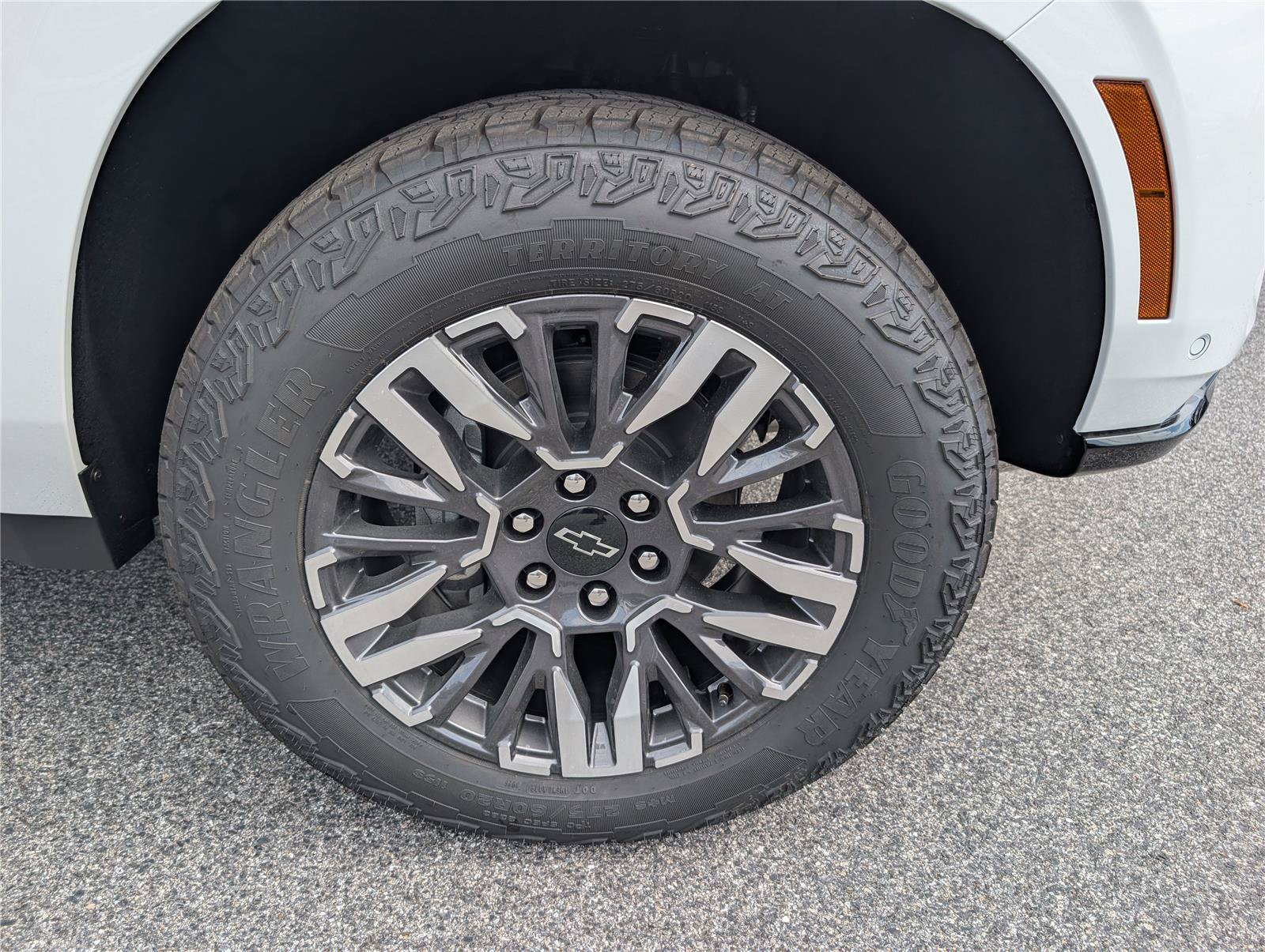 New 2026 Chevrolet Suburban Z71 w/ Z71 Off-Road Package AWD/4WD image 5