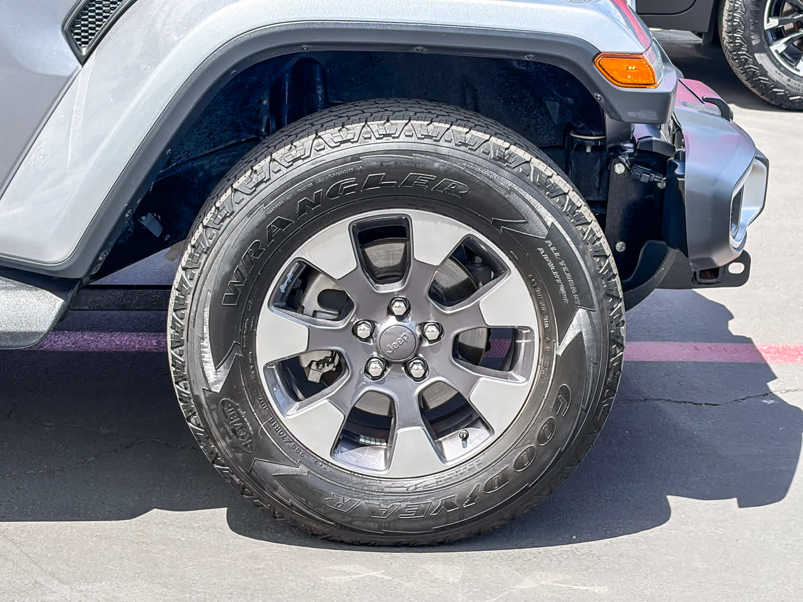 Used 2018 Jeep Wrangler Unlimited Sahara AWD/4WD image 9