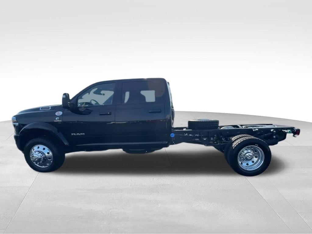 New 2026 RAM 4500 4x4 Crew Cab DRW w/ Laramie Trim Package image 5
