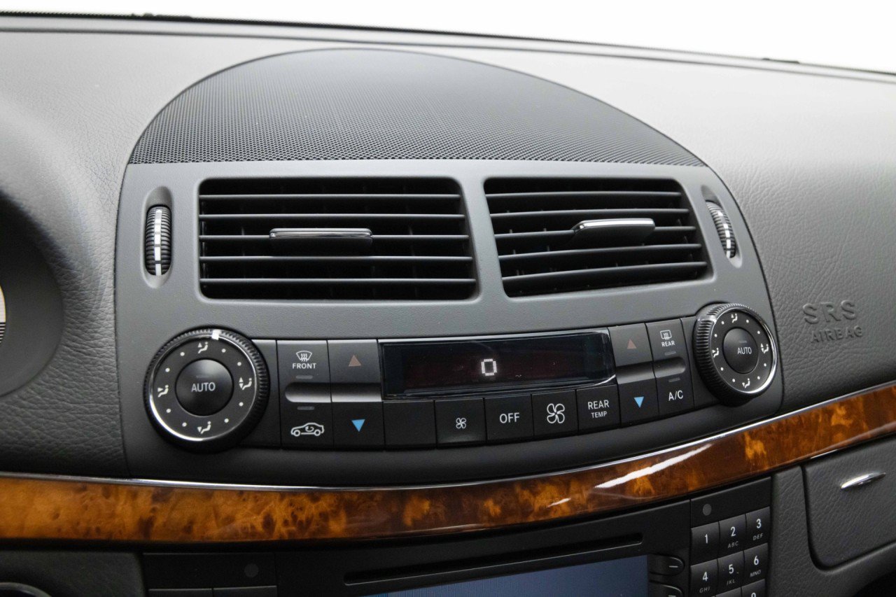 Used 2005 Mercedes-Benz E 500 Sedan image 28
