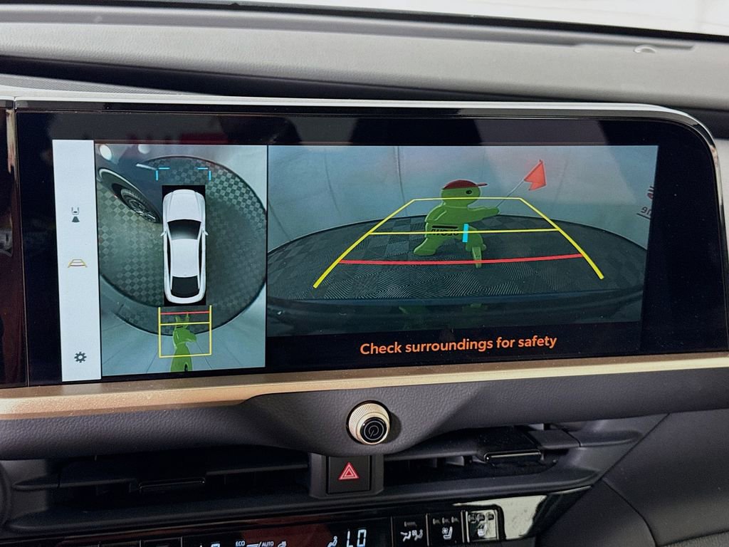 Used 2025 Toyota Crown Limited w/ Advanced Technology Package AWD/4WD image 5