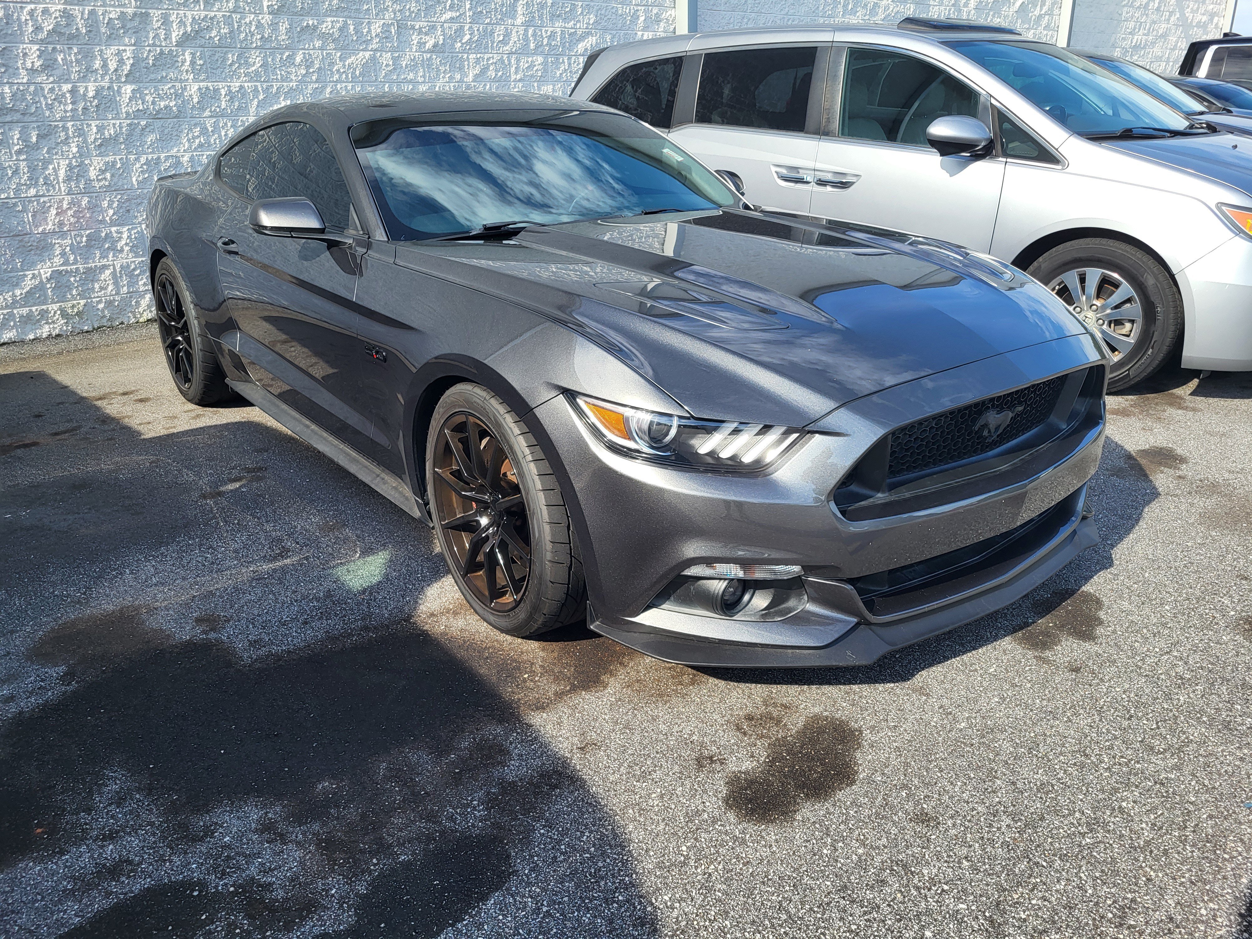 Used 2017 Ford Mustang GT Premium w/ GT Performance Package RWD image 3