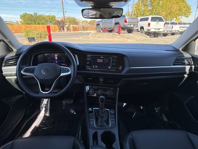 Used 2024 Volkswagen Jetta SE image 25