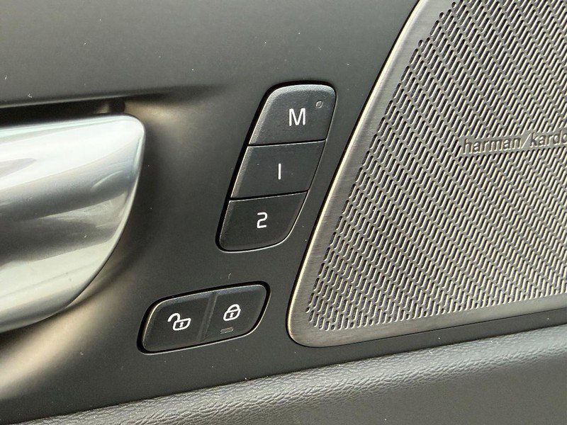 New 2026 Volvo XC60 B5 Plus w/ Climate Package image 10