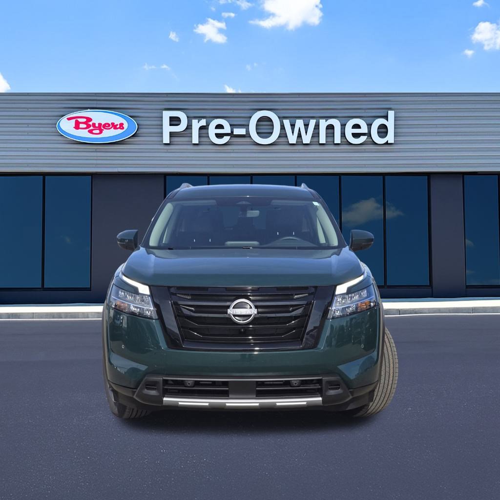 Used 2023 Nissan Pathfinder SL w/ Black Appearance Package image 2
