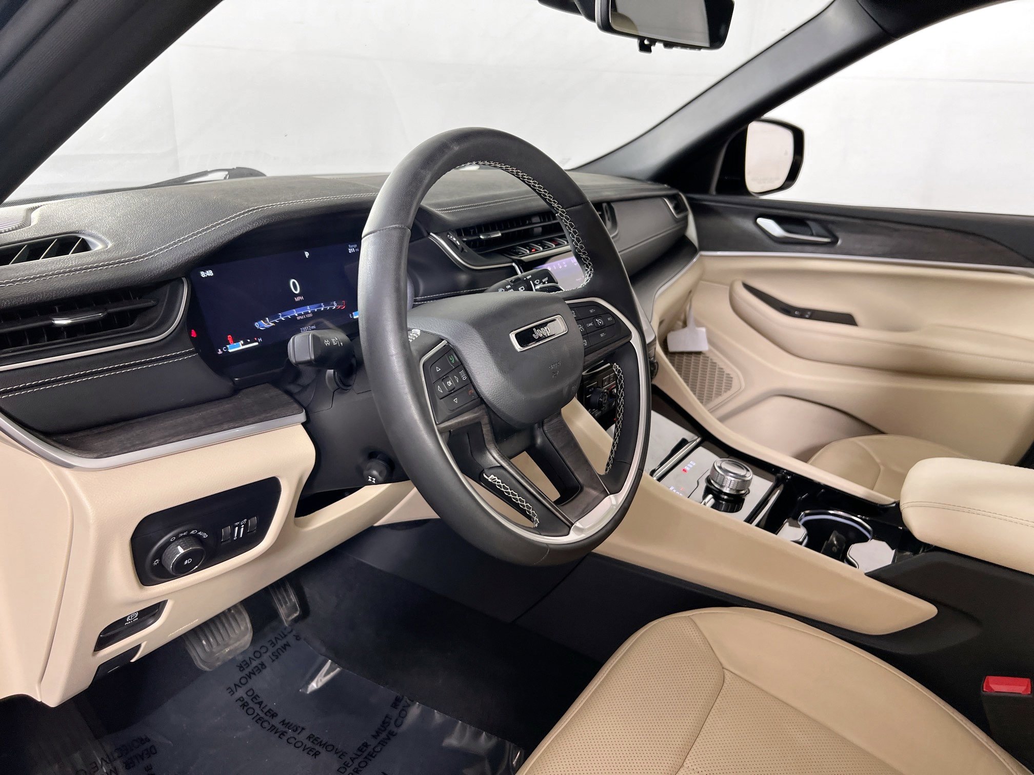 Used 2023 Jeep Grand Cherokee Limited w/ Luxury Tech Group II image 9