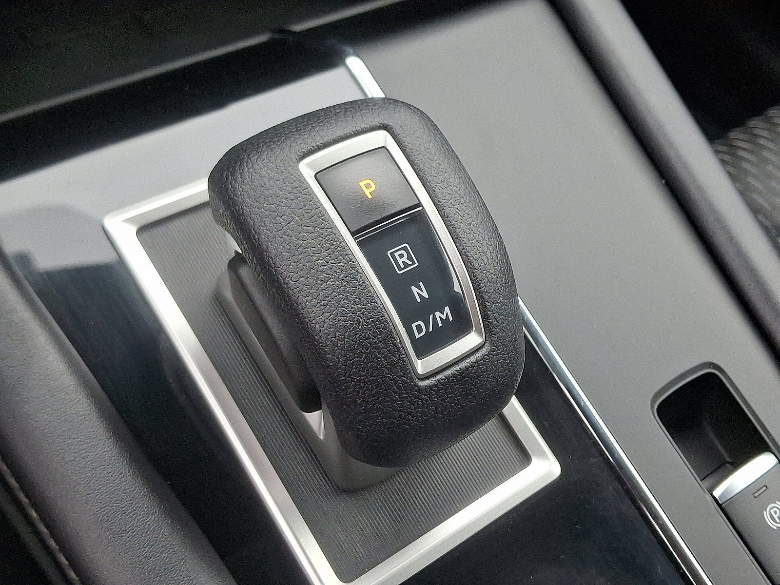 Used 2024 Mitsubishi Outlander ES image 14