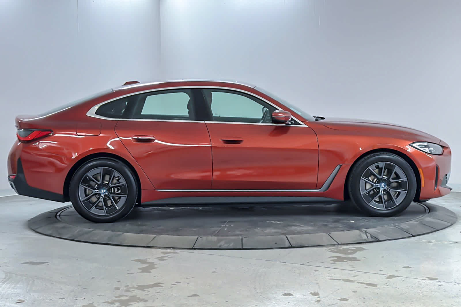 Used 2023 BMW i4 eDrive40 RWD image 2
