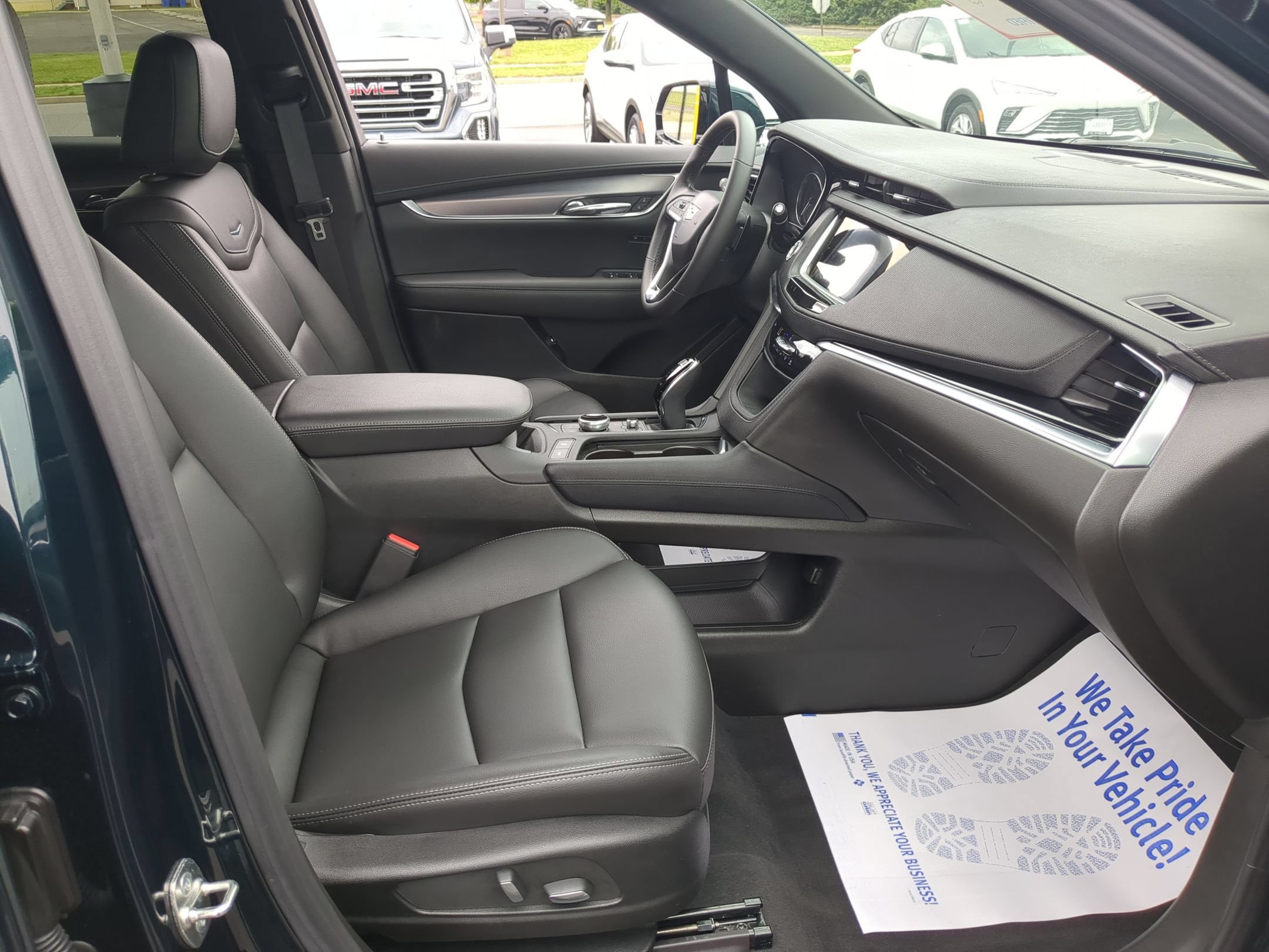 Certified 2024 Cadillac XT6 Luxury w/ LPO, Floor Liner Package AWD/4WD image 26