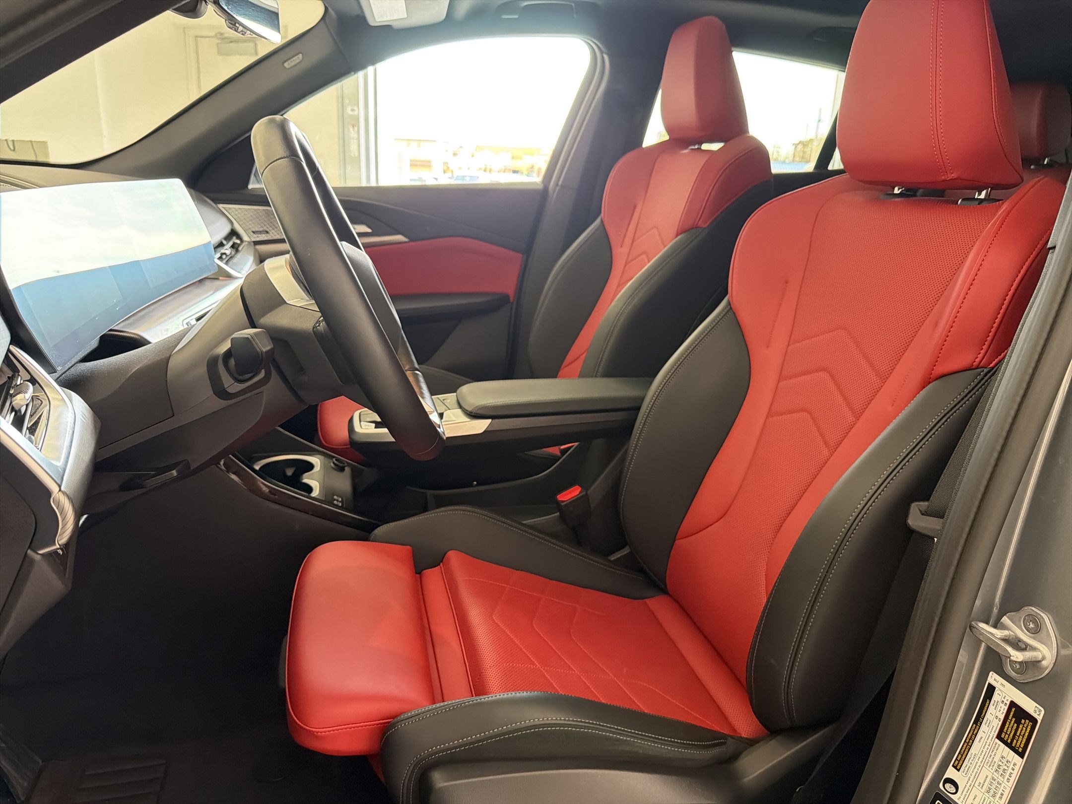 Used 2025 BMW X2 xDrive28i w/ Premium Package image 5