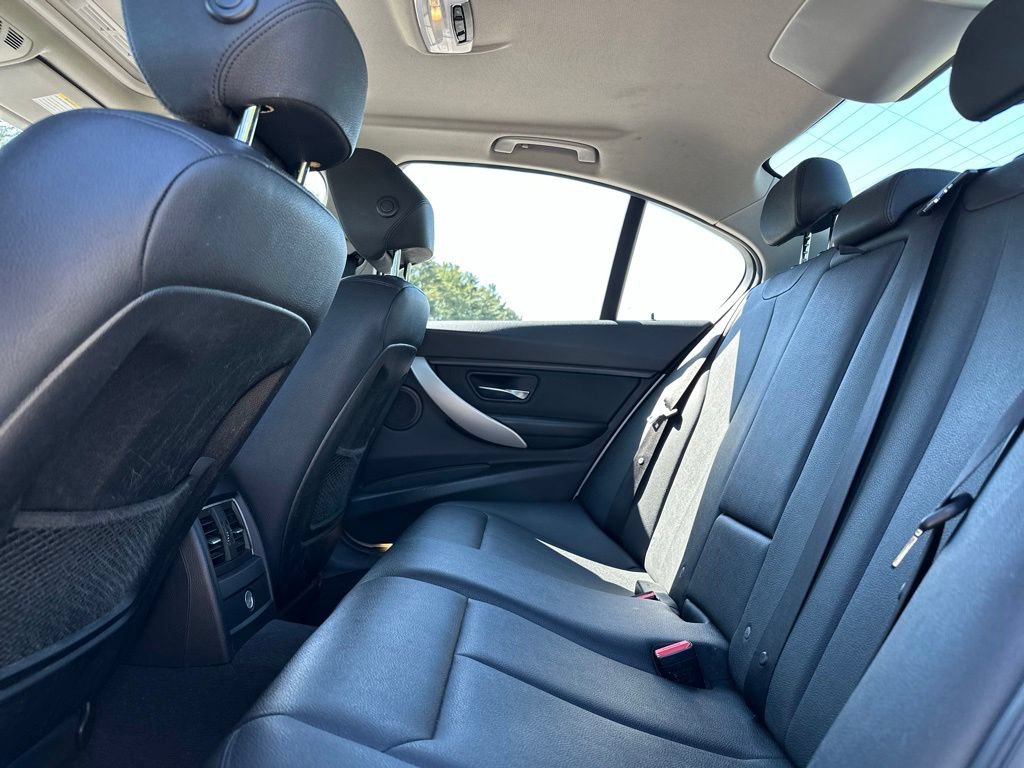 Used 2018 BMW 320i xDrive Sedan w/ Convenience Package AWD/4WD image 21