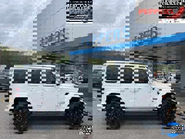 Used 2022 Jeep Wrangler Unlimited Sahara image 6