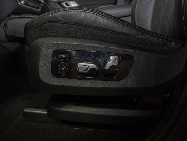 Used 2026 BMW X7 xDrive40i AWD/4WD image 14