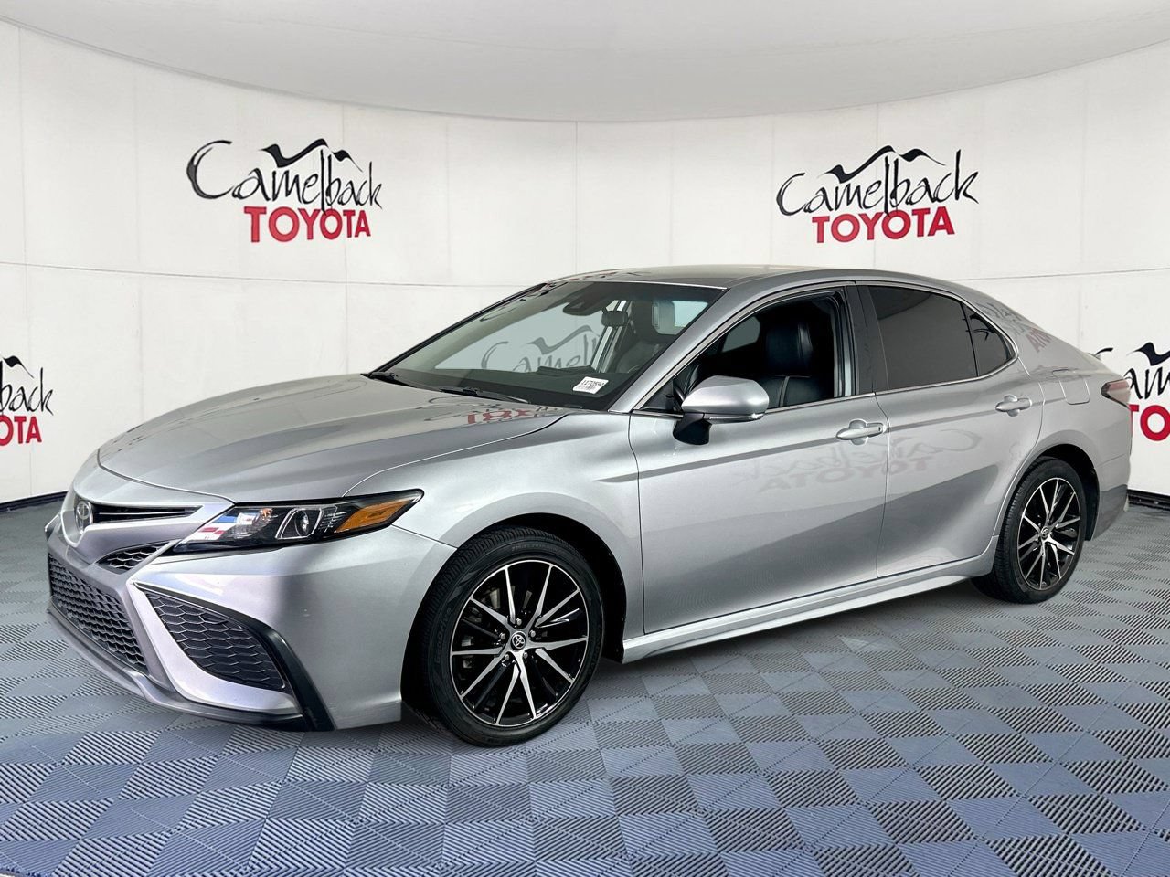 Used 2024 Toyota Camry SE FWD image 4