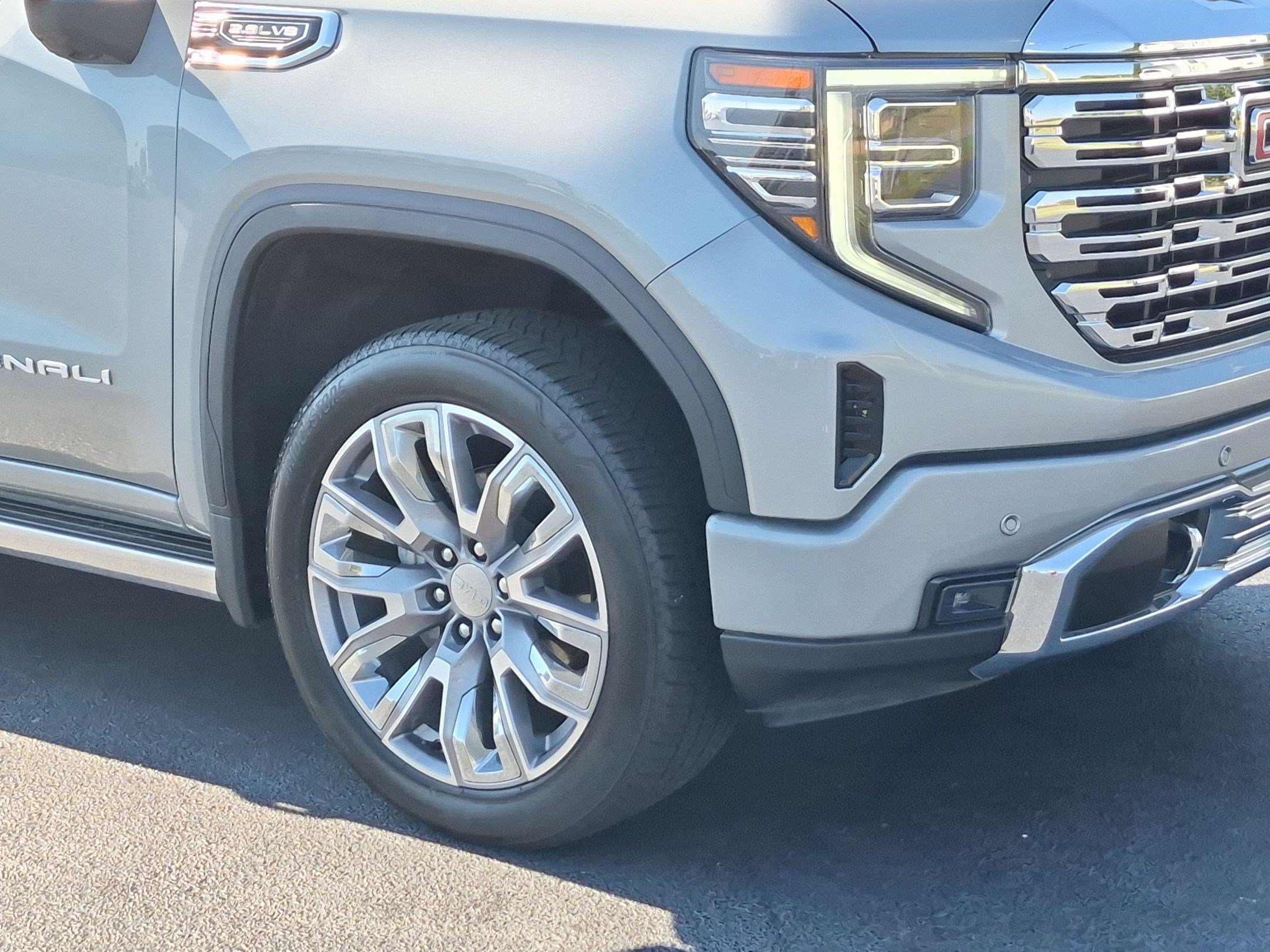 Used 2026 GMC Sierra 1500 Denali w/ Denali Reserve Package AWD/4WD image 9
