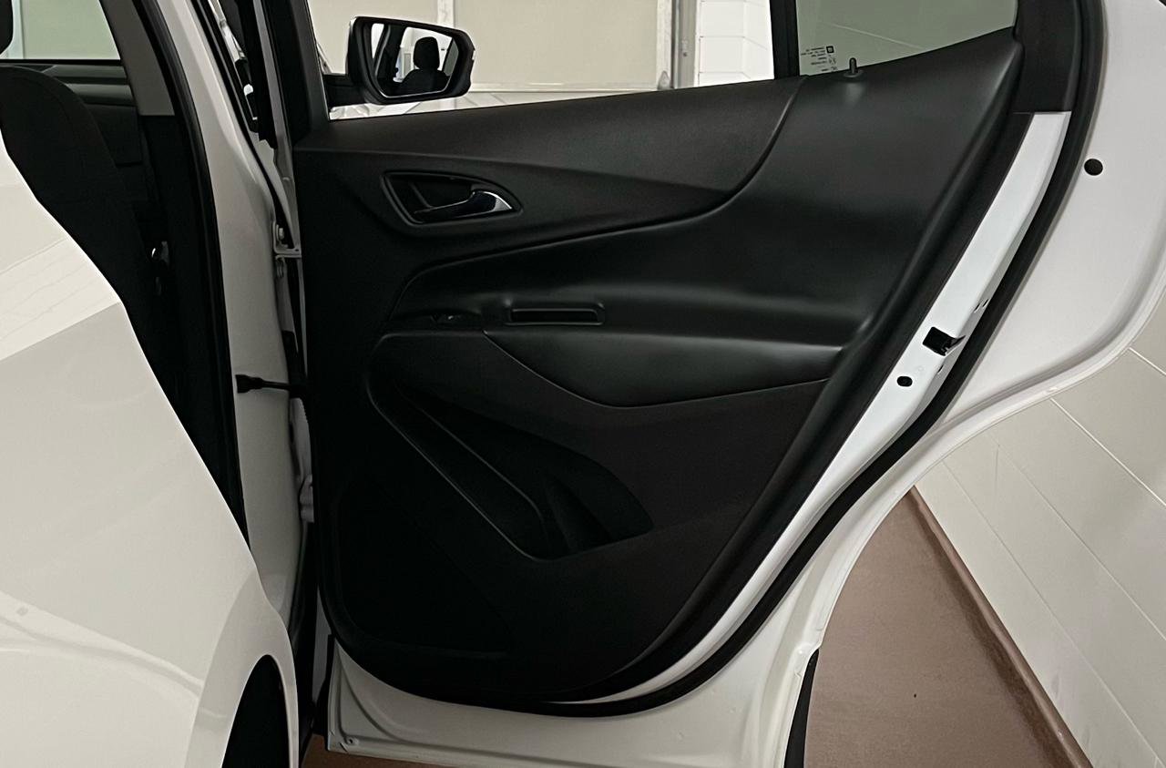 Used 2018 Chevrolet Equinox LT image 34