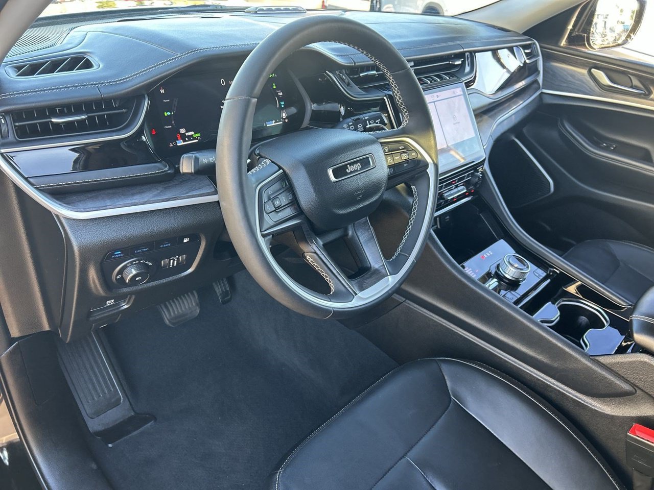 Used 2022 Jeep Grand Cherokee Limited 4xe AWD/4WD image 15