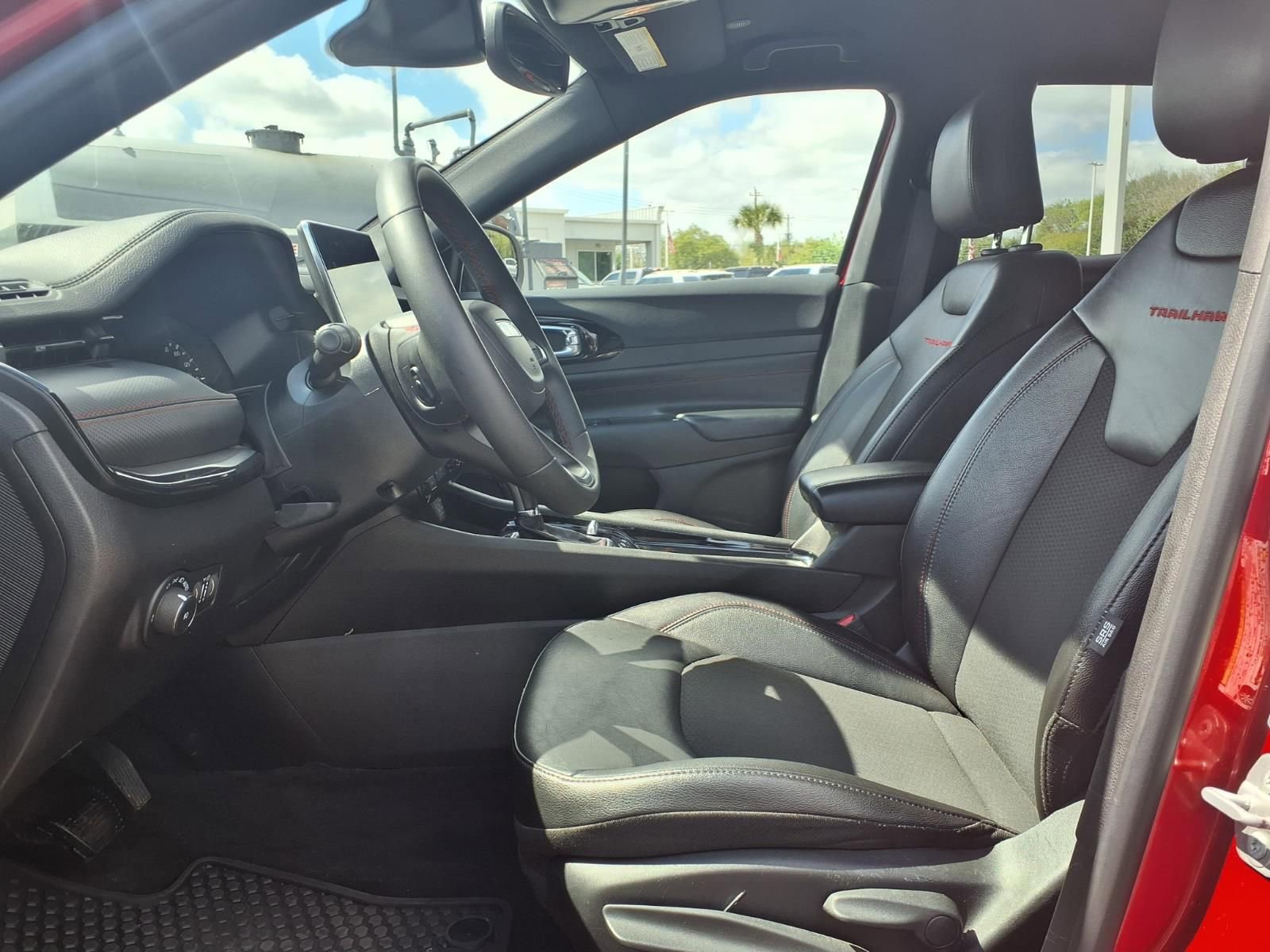 Used 2025 Jeep Compass Trailhawk image 17