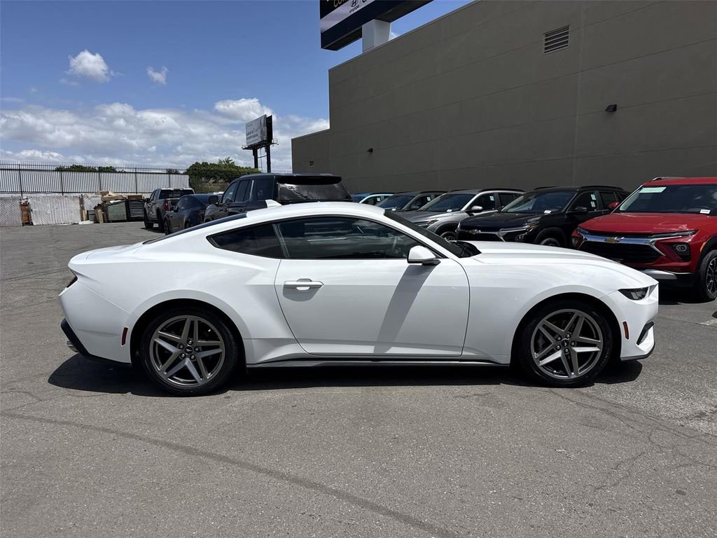 Used 2025 Ford Mustang Coupe RWD image 2