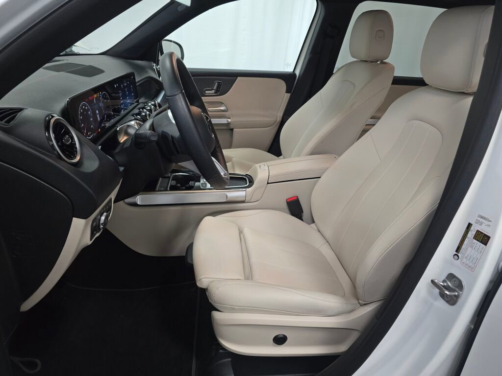 Used 2025 Mercedes-Benz GLB 250 4MATIC image 13