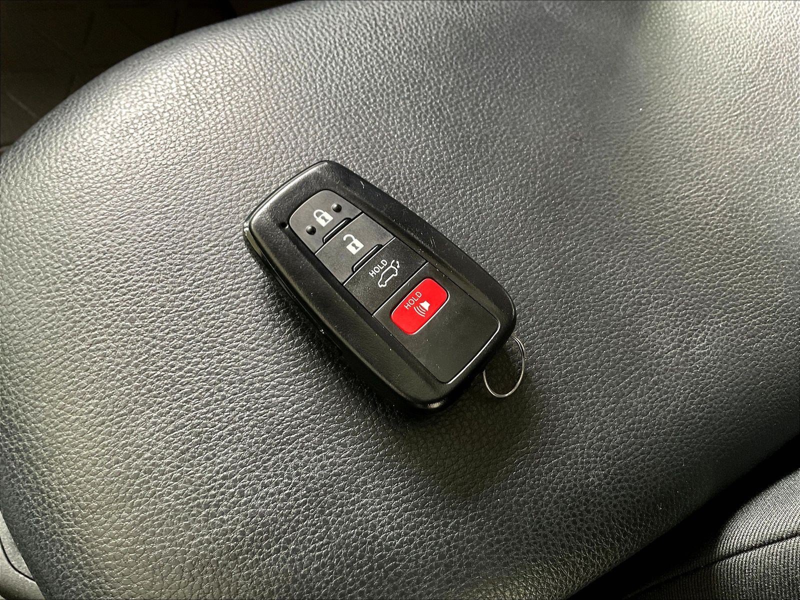 Used 2021 Toyota RAV4 XLE w/ Convenience Package AWD/4WD image 33