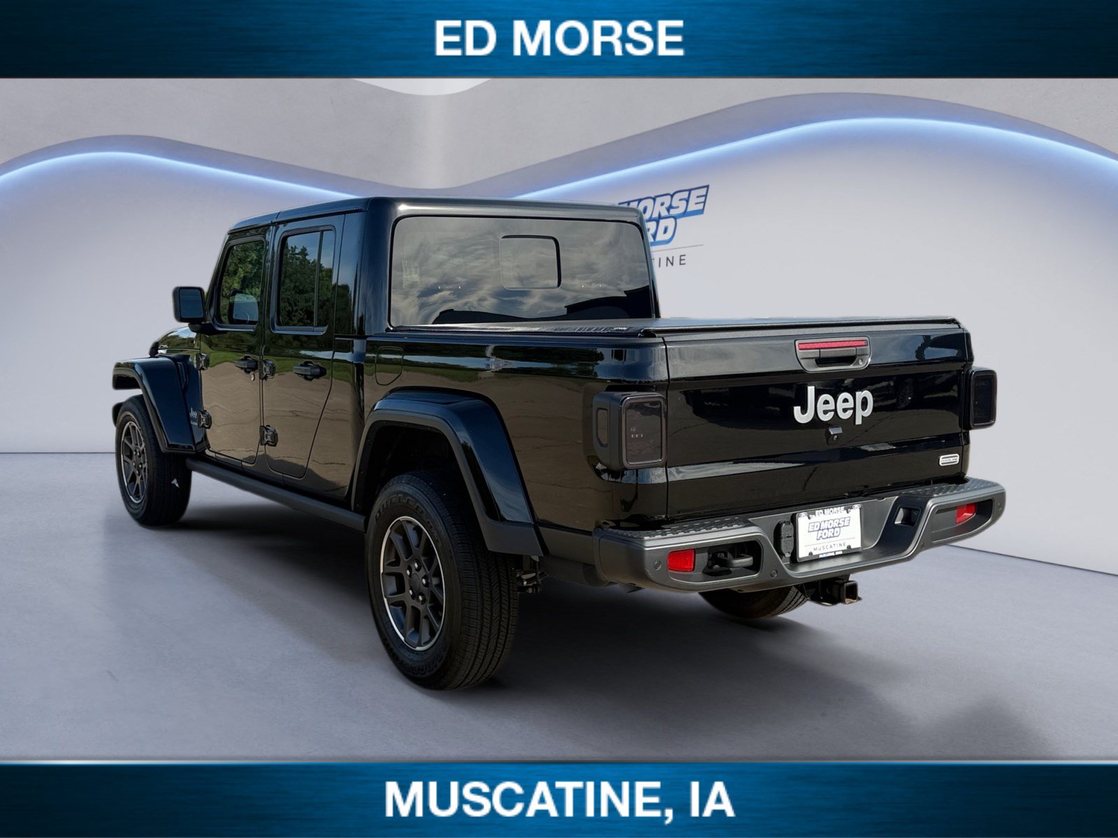 Used 2020 Jeep Gladiator Overland AWD/4WD image 3
