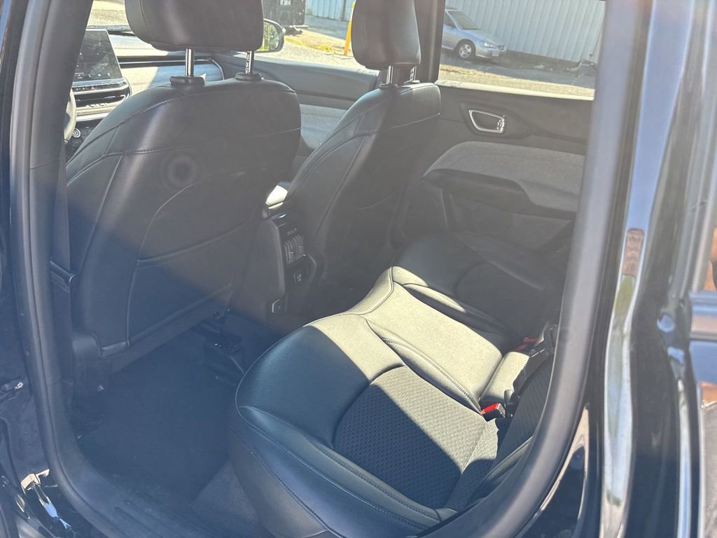 Used 2024 Jeep Compass Latitude image 11