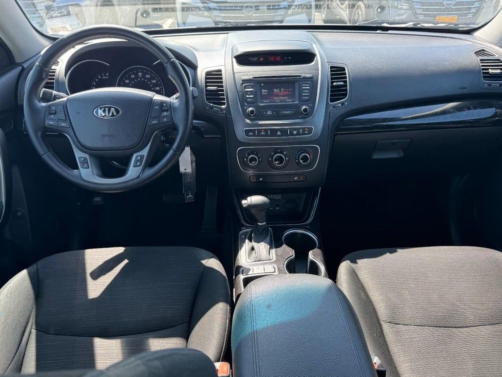 Used 2015 Kia Sorento LX image 11