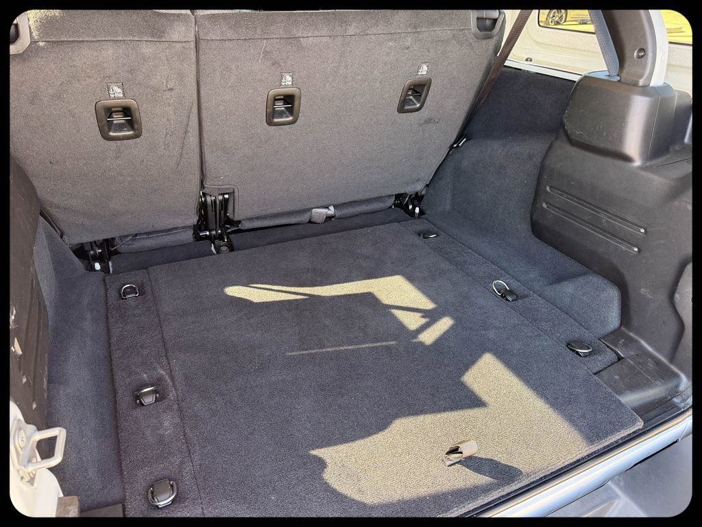 Used 2025 Jeep Wrangler Unlimited Sahara AWD/4WD image 8