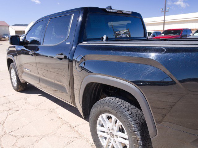 Used 2022 Toyota Tundra SR5 w/ SR5 Convenience Package AWD/4WD image 9