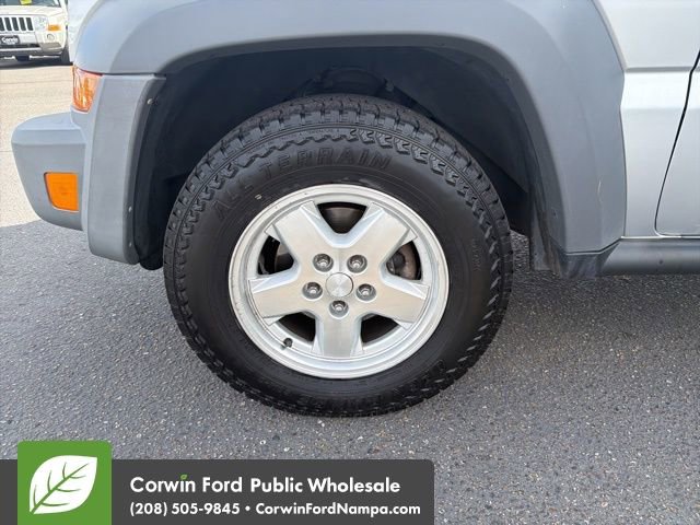 Used 2005 Jeep Liberty Sport AWD/4WD image 9