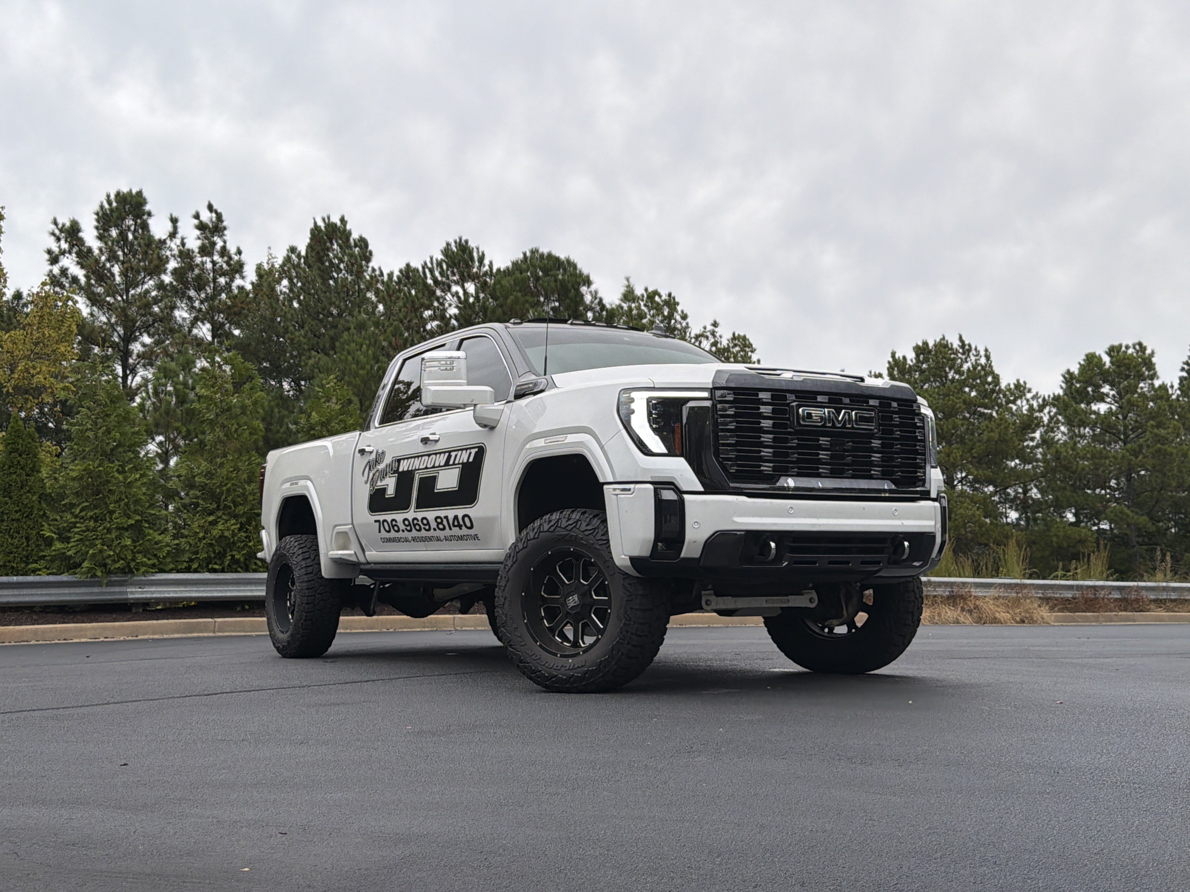 Used 2024 GMC Sierra 2500 Denali Ultimate AWD/4WD image 2