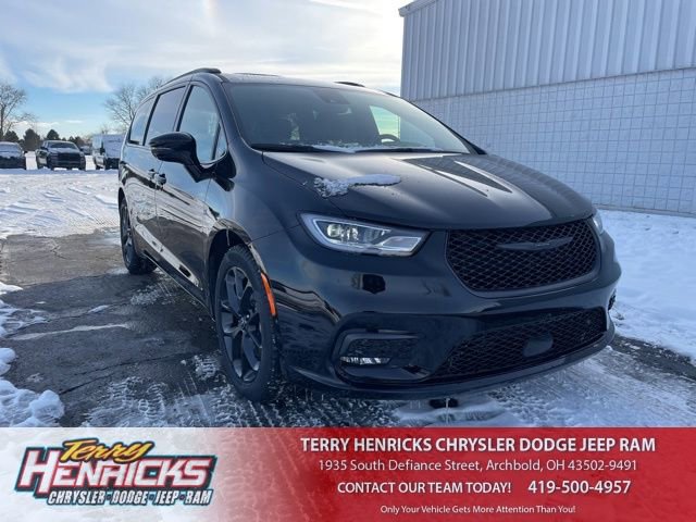 New 2026 Chrysler Pacifica Select image 1