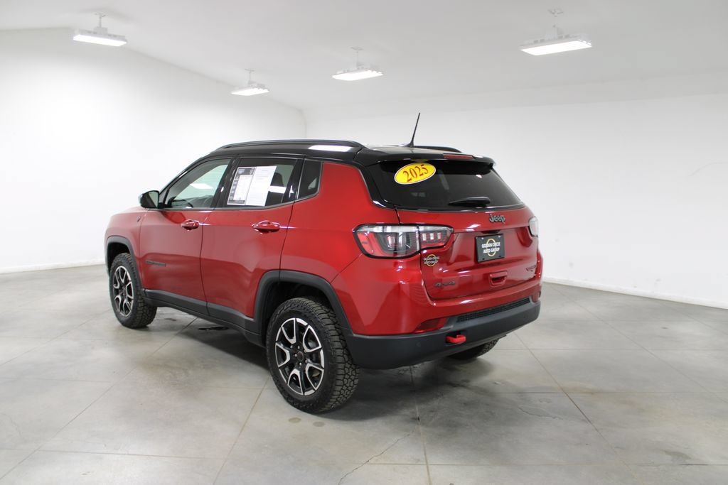 Used 2025 Jeep Compass Trailhawk AWD/4WD image 7