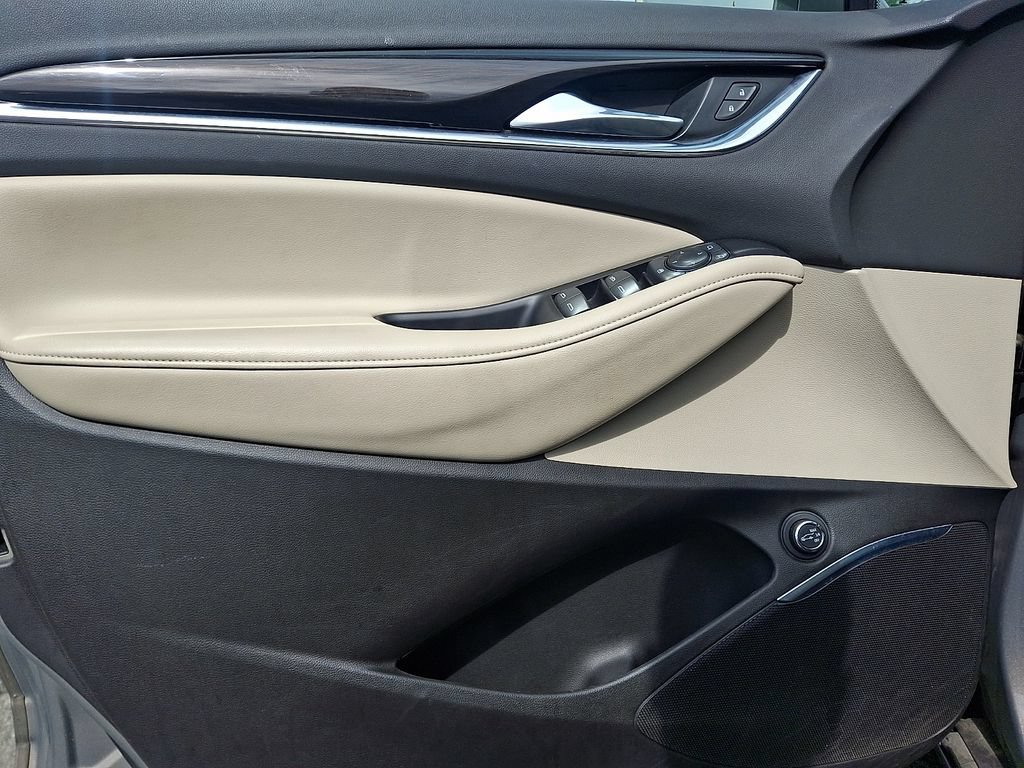 Used 2018 Buick Enclave Essence FWD image 16