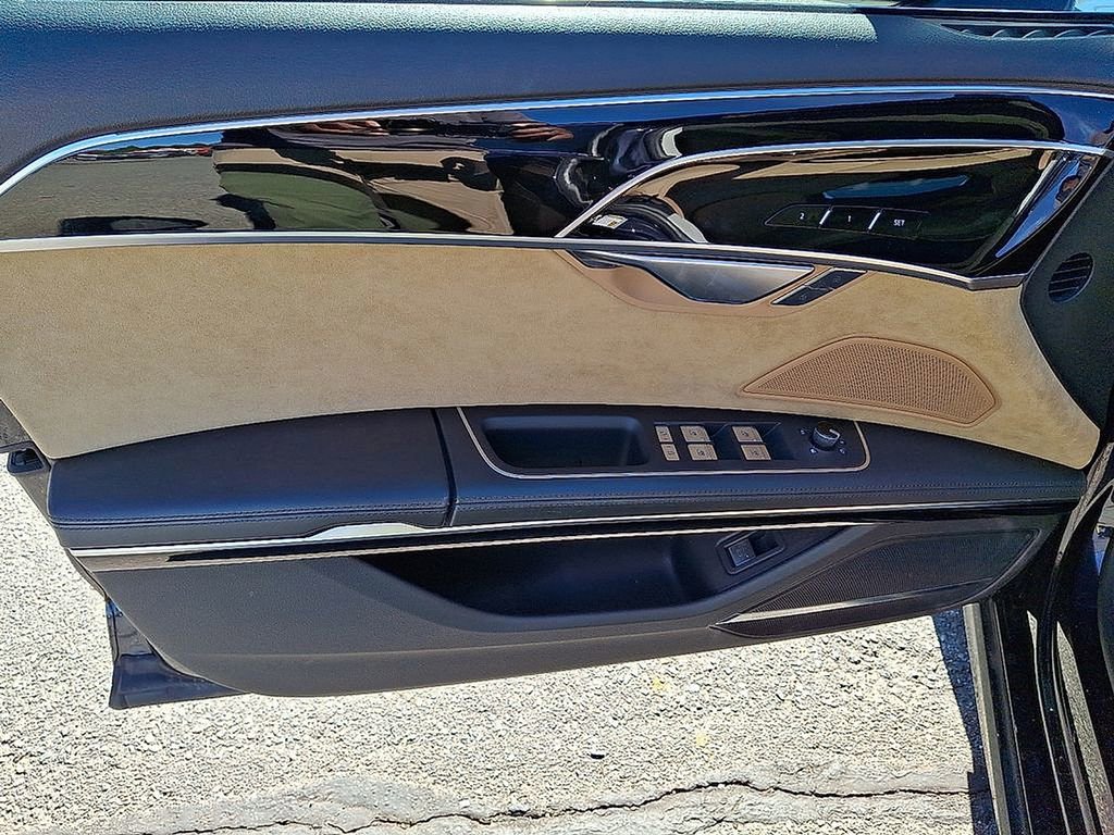 Used 2020 Audi S8 L w/ S8 Executive Package image 9