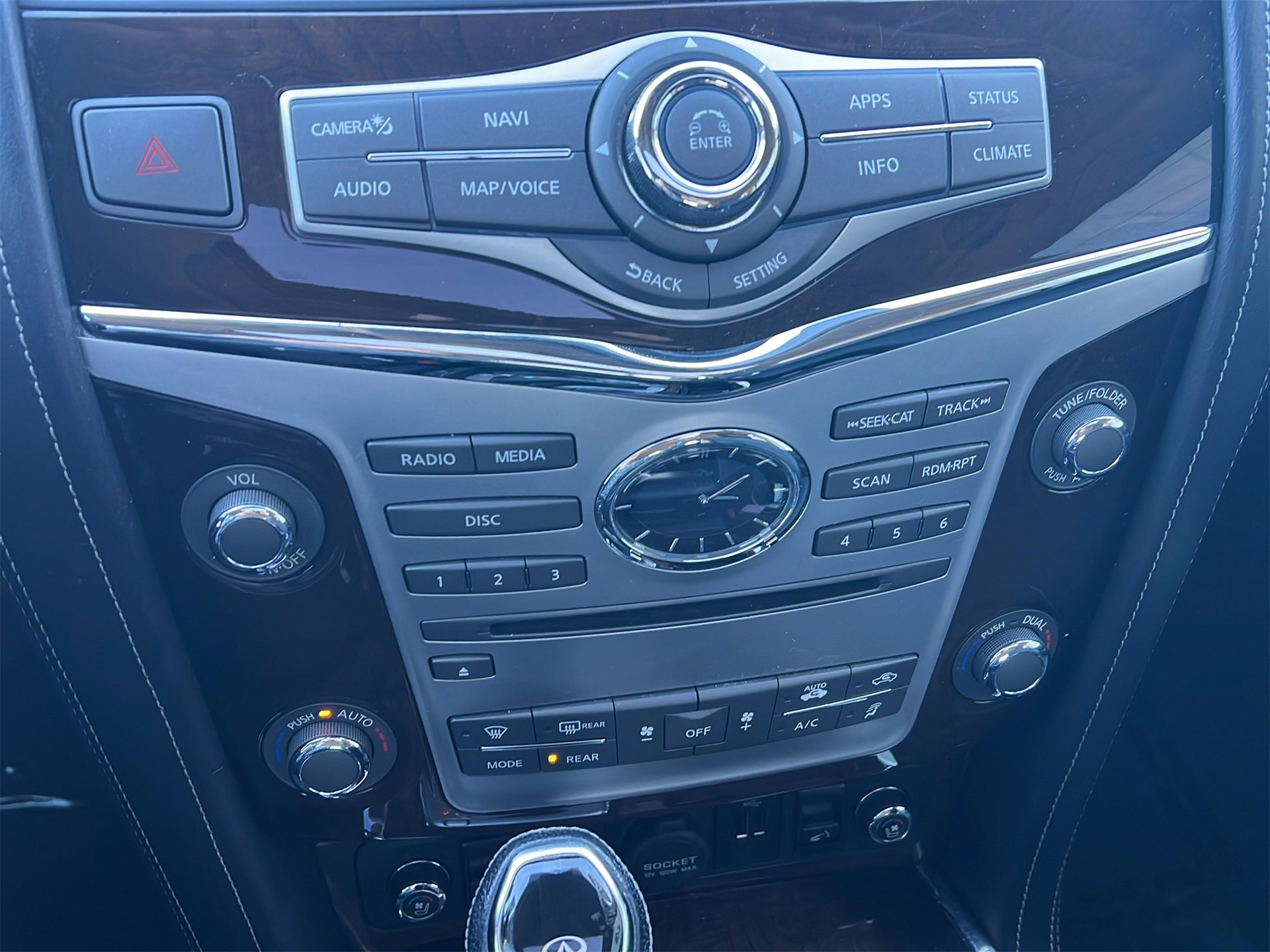 Certified 2018 INFINITI QX80 4WD w/ Deluxe Technology Package image 23