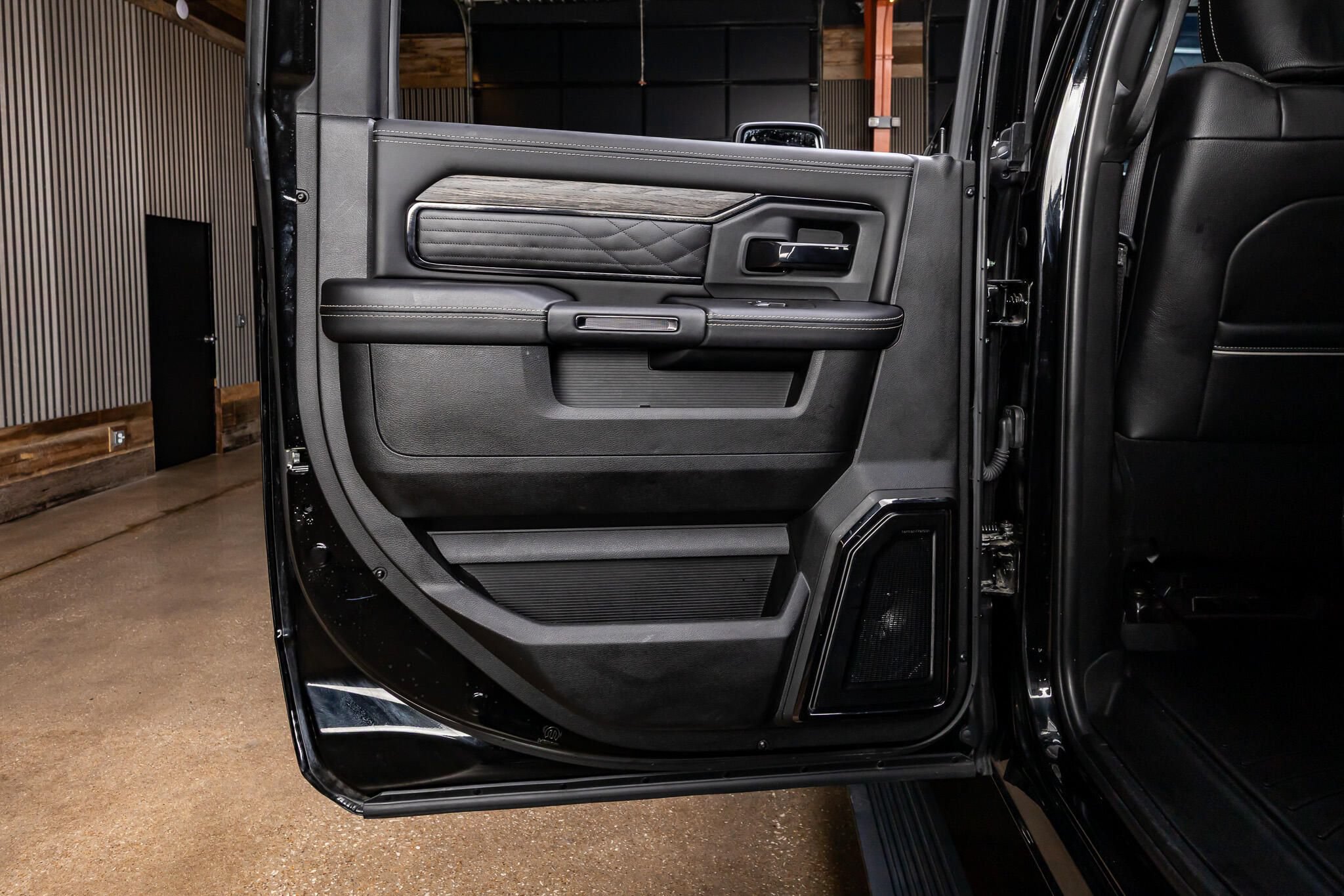 Used 2025 RAM 3500 Limited AWD/4WD image 40