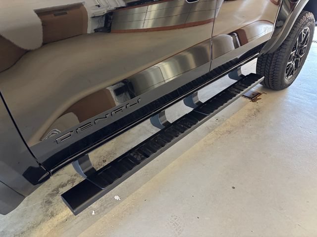 New 2026 GMC Canyon Denali w/ LPO, Denali Black Edition AWD/4WD image 18