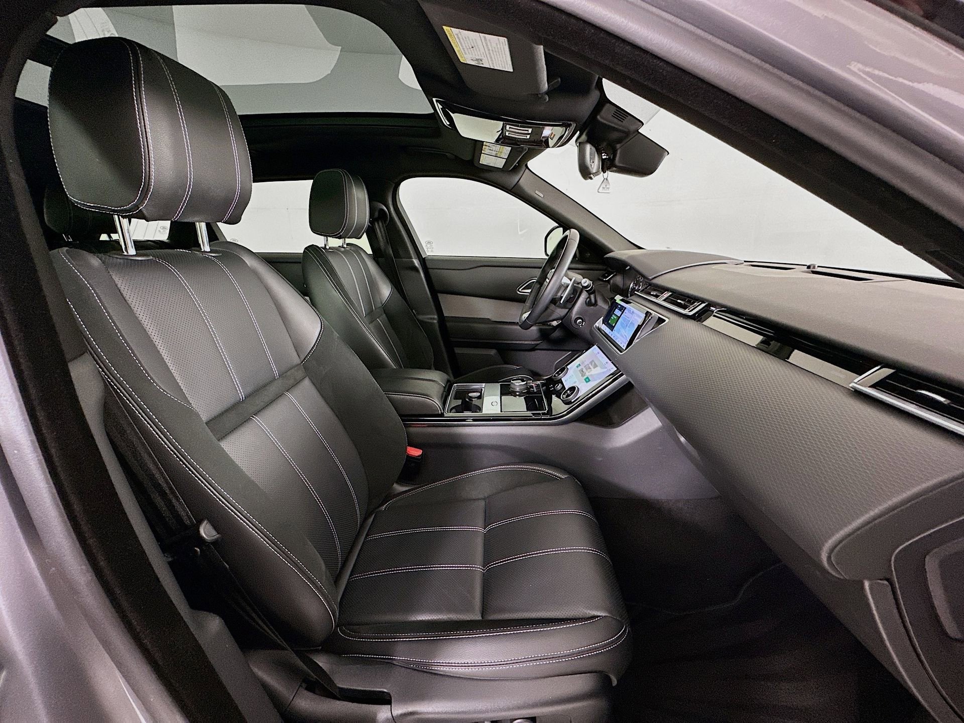 Used 2020 Land Rover Range Rover Velar R-Dynamic S image 30