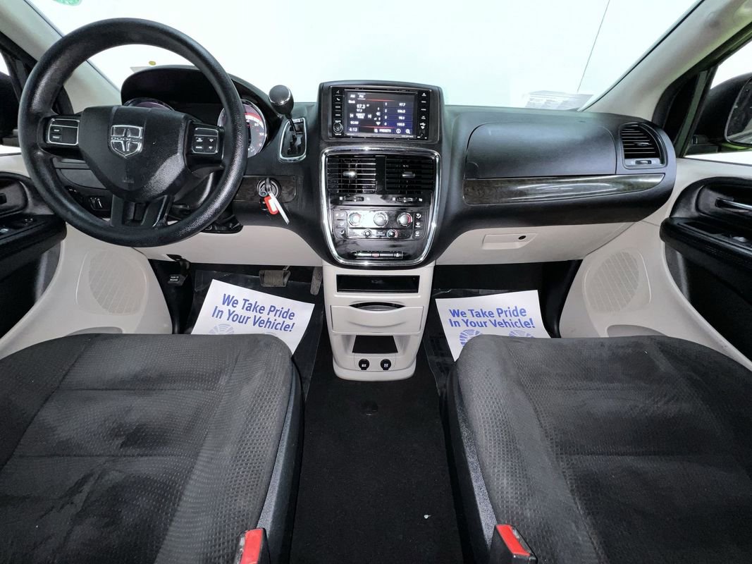 Used 2019 Dodge Grand Caravan SE FWD image 17