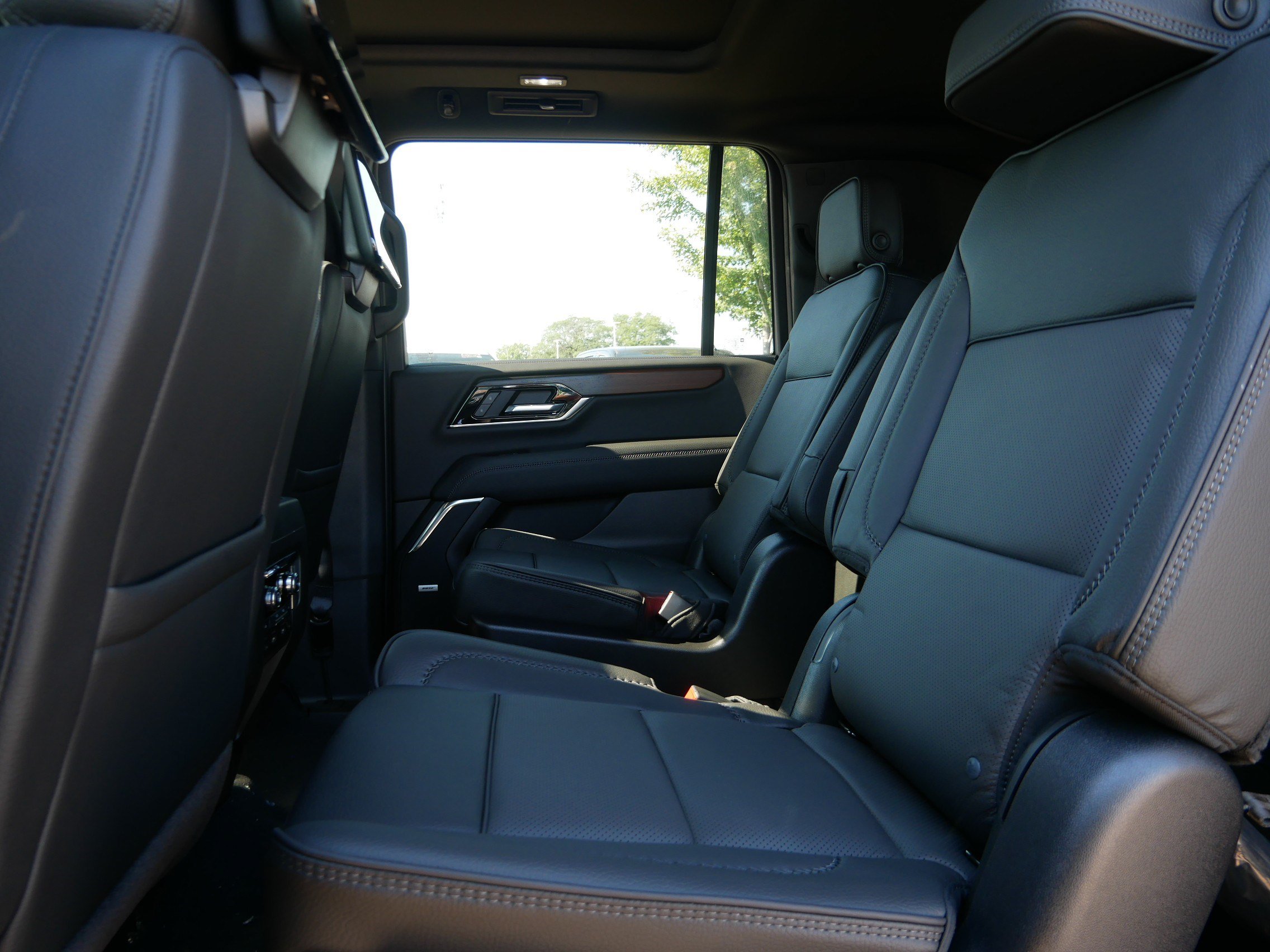 New 2026 GMC Yukon XL Denali w/ Denali Reserve Package AWD/4WD image 5