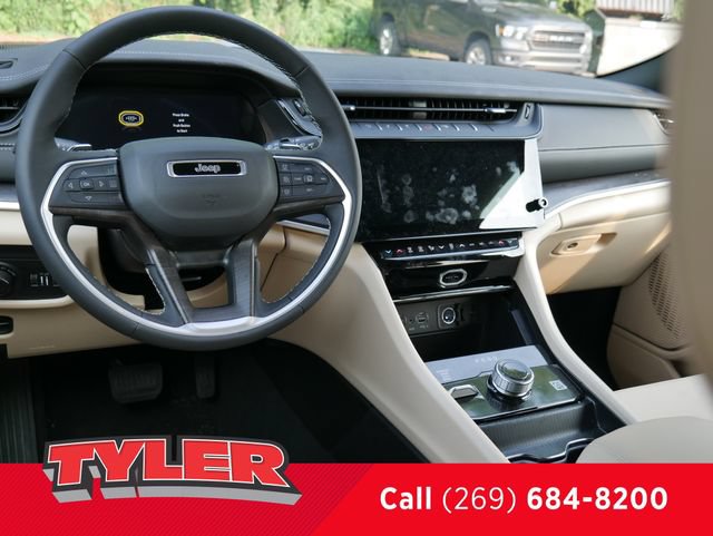 New 2026 Jeep Grand Cherokee Limited w/ Limited Altitude Package AWD/4WD image 38