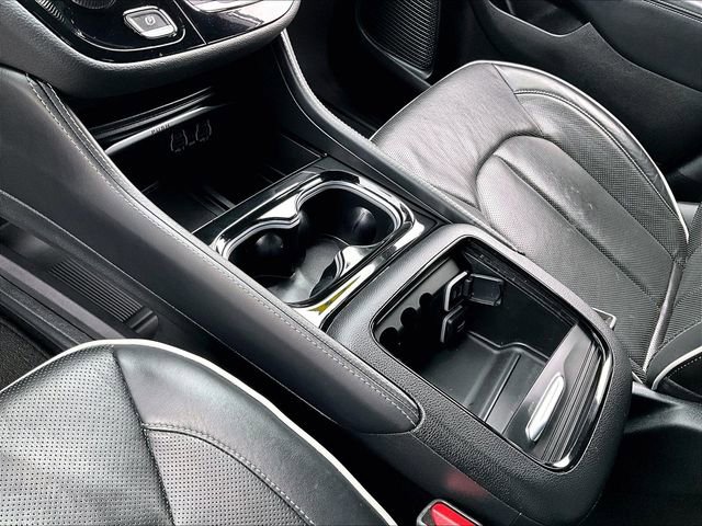Used 2023 Chrysler Pacifica Limited w/ S Appearance Package FWD image 21