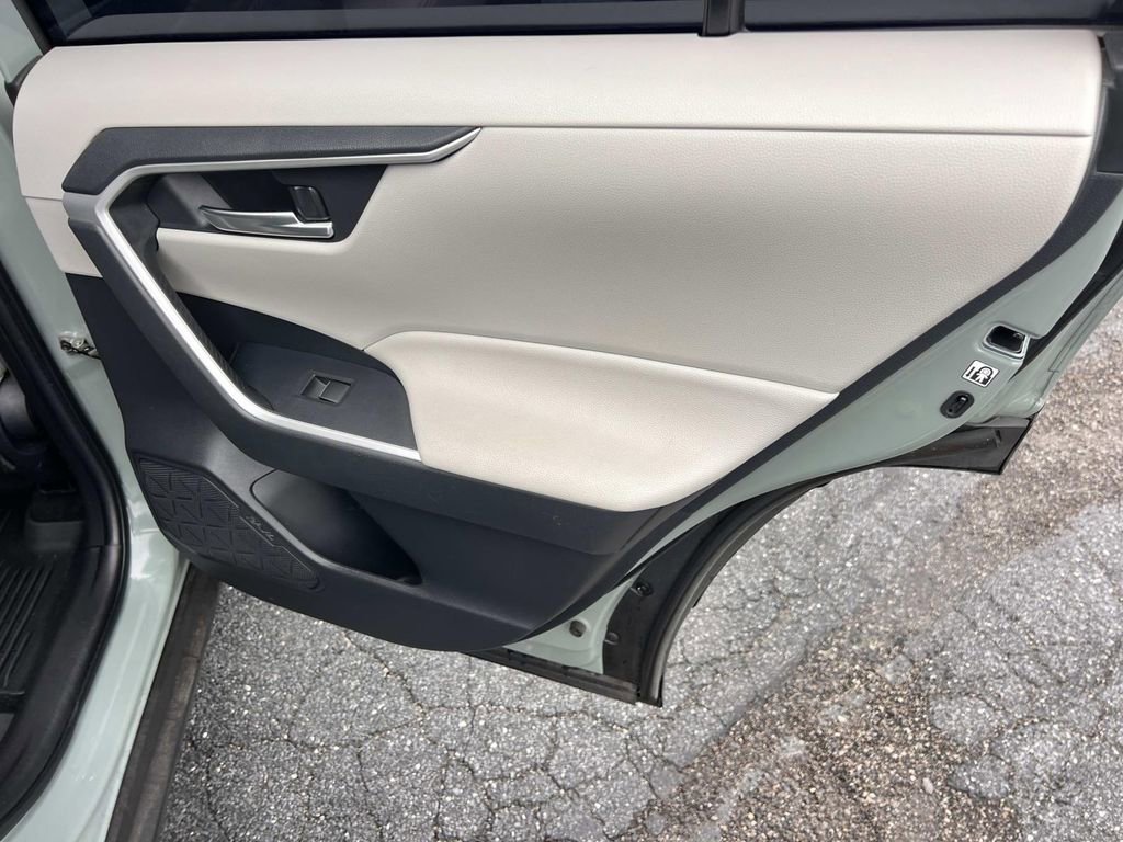 Used 2020 Toyota RAV4 XLE Premium image 16