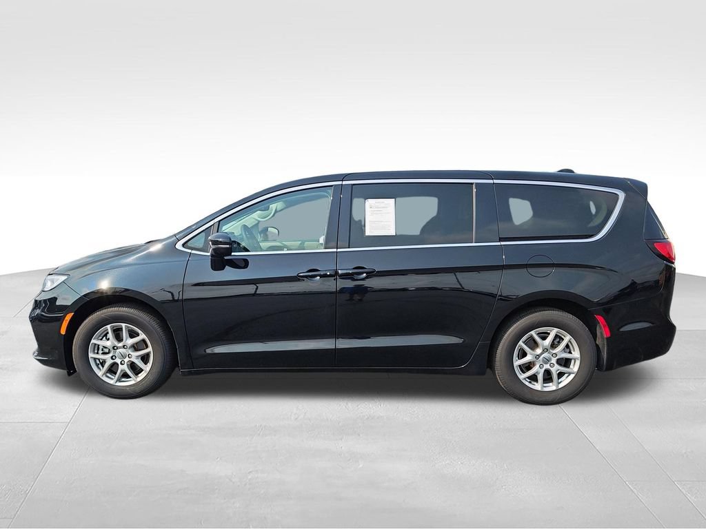 Used 2024 Chrysler Pacifica Touring-L FWD video 2