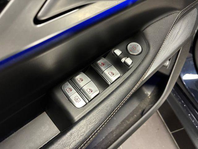 Used 2021 BMW 740i w/ M Sport Package RWD image 42