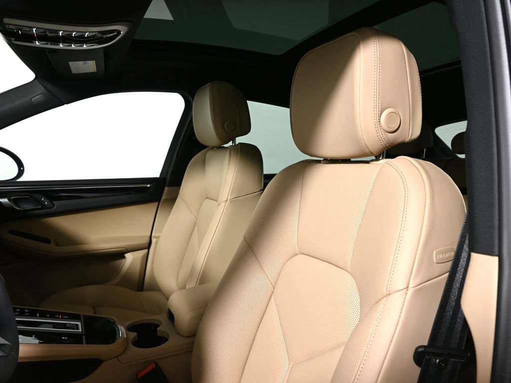 New 2026 Porsche Macan AWD/4WD image 15