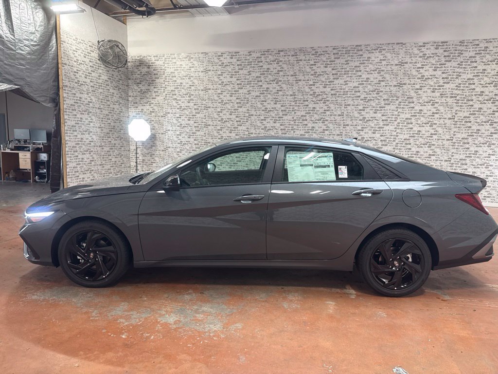 New 2026 Hyundai Elantra SEL Sport FWD image 4