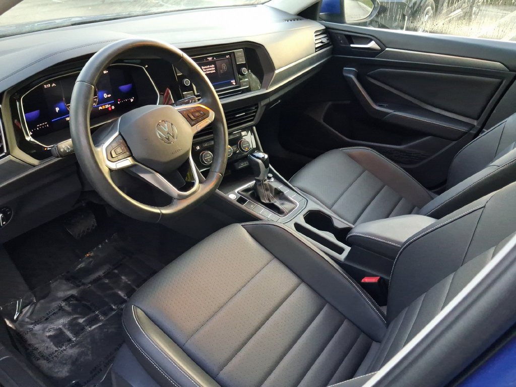 Used 2024 Volkswagen Jetta SE w/ Panoramic Sunroof Package FWD image 16